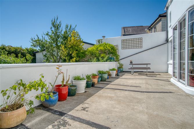 Manton, 63 Lower Salthill Road, Salthill, Galway