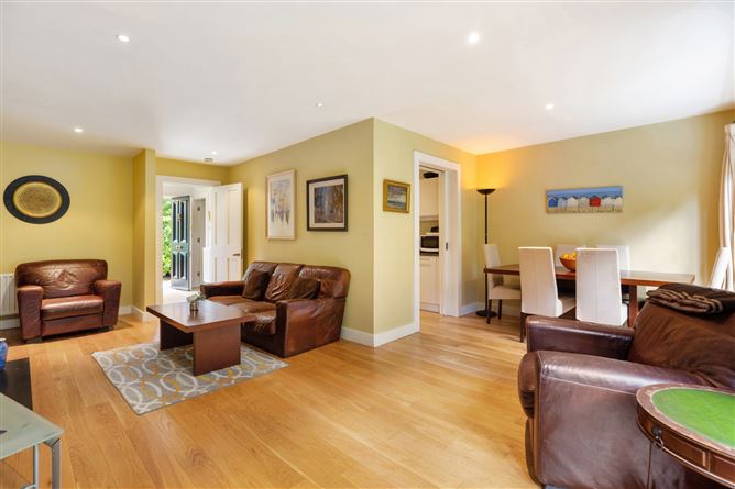 1 The Mews, Monkstown Castle, Monkstown, Co. Dublin
