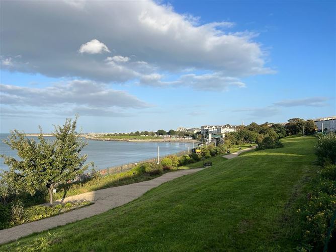 1 The Mews, Monkstown Castle, Monkstown, Co. Dublin