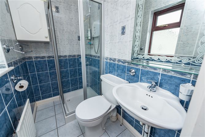 https://photos-a.propertyimages.ie/media/7/9/1/4952197/73228f2a-f1e3-41be-be4e-f14d3079ce37_l.jpg