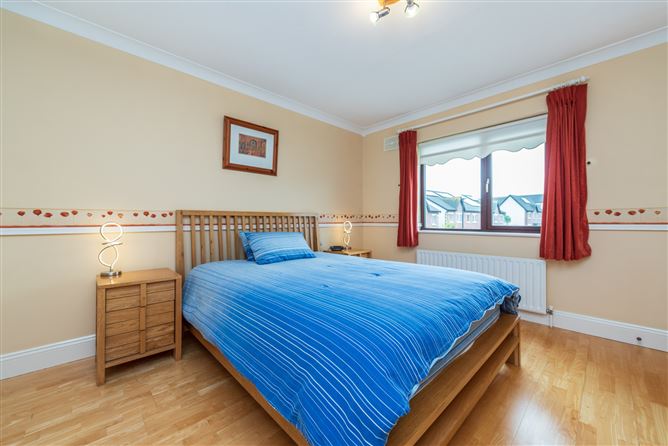 https://photos-a.propertyimages.ie/media/7/9/1/4952197/73228f2a-f1e3-41be-be4e-f14d3079ce37_l.jpg