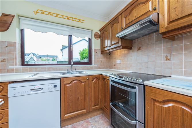 https://photos-a.propertyimages.ie/media/7/9/1/4952197/73228f2a-f1e3-41be-be4e-f14d3079ce37_l.jpg