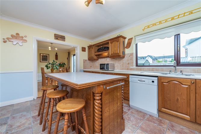 https://photos-a.propertyimages.ie/media/7/9/1/4952197/73228f2a-f1e3-41be-be4e-f14d3079ce37_l.jpg