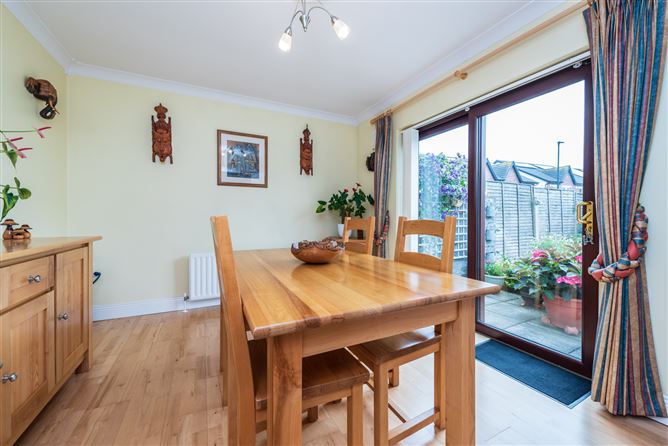 https://photos-a.propertyimages.ie/media/7/9/1/4952197/73228f2a-f1e3-41be-be4e-f14d3079ce37_l.jpg