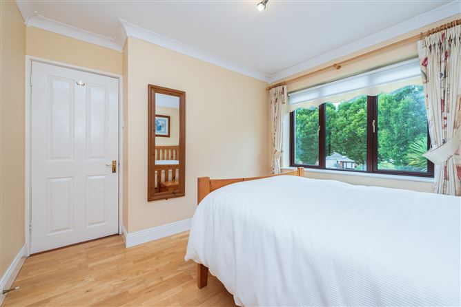 https://photos-a.propertyimages.ie/media/7/9/1/4952197/73228f2a-f1e3-41be-be4e-f14d3079ce37_l.jpg
