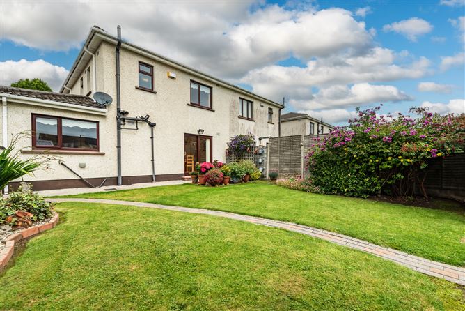 https://photos-a.propertyimages.ie/media/7/9/1/4952197/73228f2a-f1e3-41be-be4e-f14d3079ce37_l.jpg