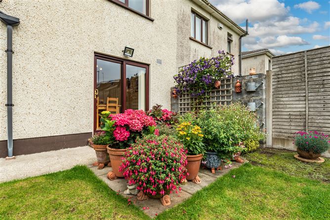 https://photos-a.propertyimages.ie/media/7/9/1/4952197/73228f2a-f1e3-41be-be4e-f14d3079ce37_l.jpg