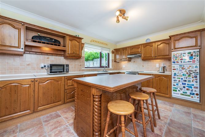 https://photos-a.propertyimages.ie/media/7/9/1/4952197/73228f2a-f1e3-41be-be4e-f14d3079ce37_l.jpg