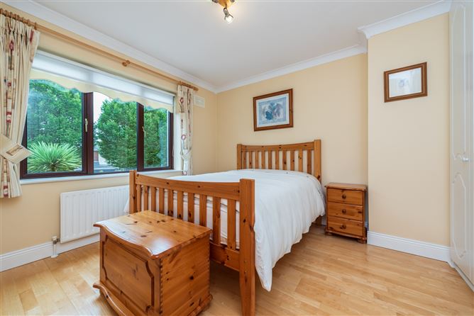 https://photos-a.propertyimages.ie/media/7/9/1/4952197/73228f2a-f1e3-41be-be4e-f14d3079ce37_l.jpg