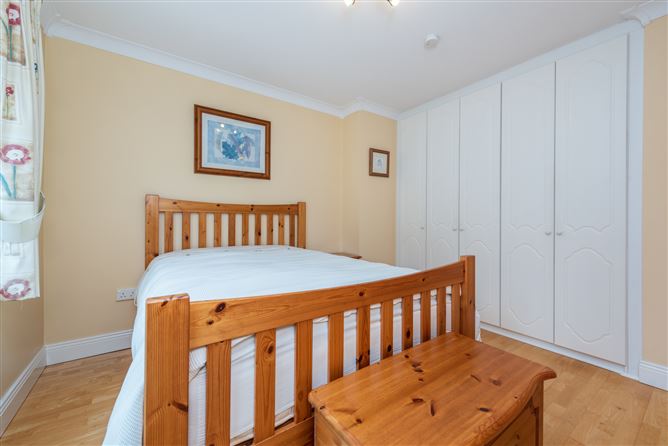 https://photos-a.propertyimages.ie/media/7/9/1/4952197/73228f2a-f1e3-41be-be4e-f14d3079ce37_l.jpg