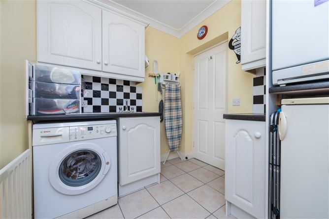 https://photos-a.propertyimages.ie/media/7/9/1/4952197/73228f2a-f1e3-41be-be4e-f14d3079ce37_l.jpg