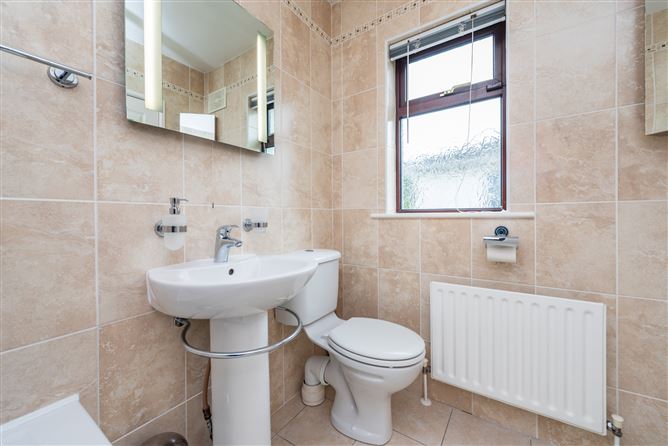 https://photos-a.propertyimages.ie/media/7/9/1/4952197/73228f2a-f1e3-41be-be4e-f14d3079ce37_l.jpg