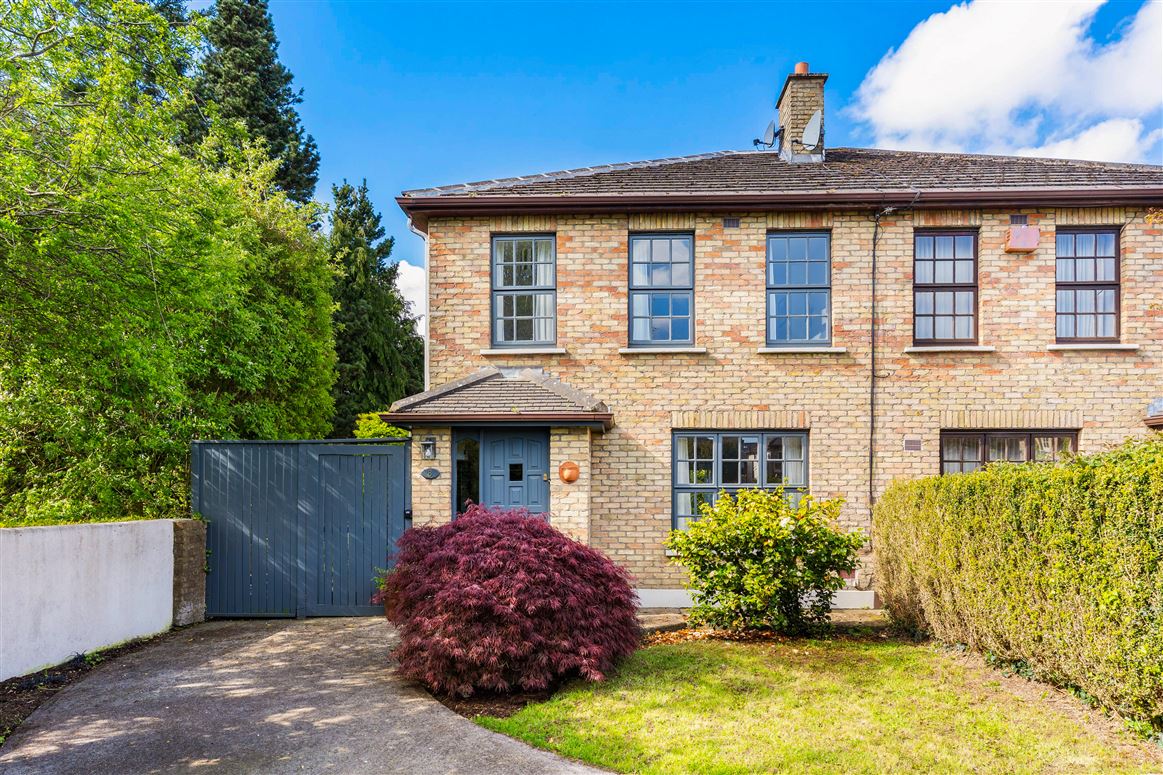 8 Whitethorn Walk, Westminster Park , Foxrock, Dublin 18