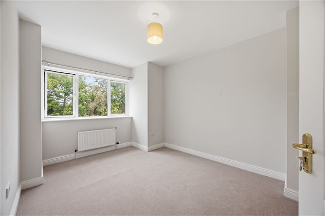 Photo 16 of 19 — 10 Brides Glen Park , Swords, County Dublin