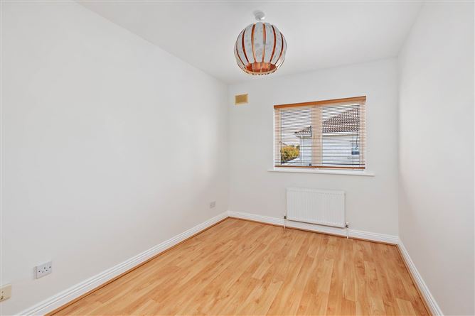 Photo 20 of 35 — 20 Johnsbridge Walk, Lucan, County Dublin