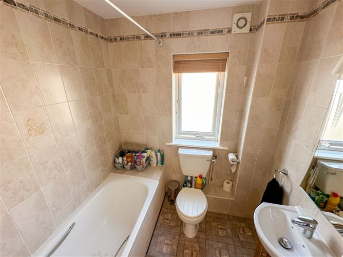 68 Sruthan Mhuirlinne, Ballybane, Galway