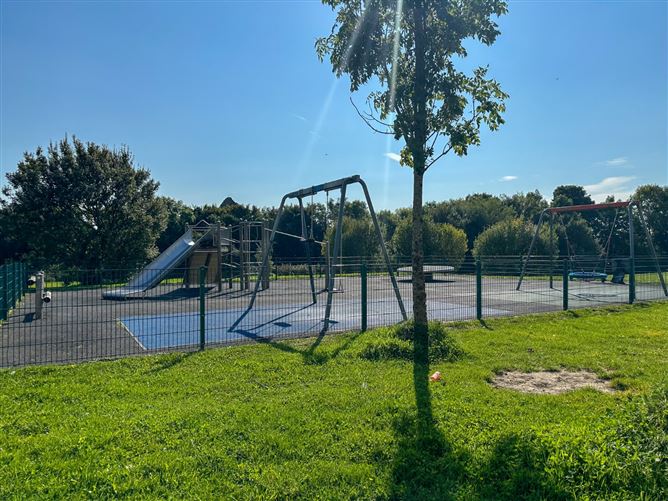 68 Sruthan Mhuirlinne, Ballybane, Galway