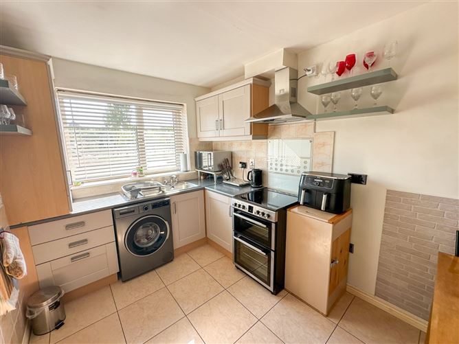 68 Sruthan Mhuirlinne, Ballybane, Galway