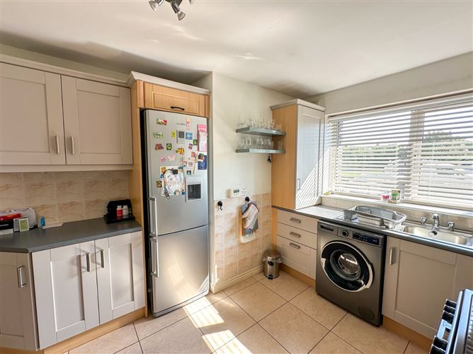 68 Sruthan Mhuirlinne, Ballybane, Galway
