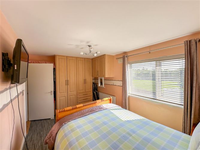 68 Sruthan Mhuirlinne, Ballybane, Galway