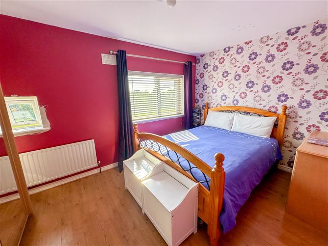 68 Sruthan Mhuirlinne, Ballybane, Galway