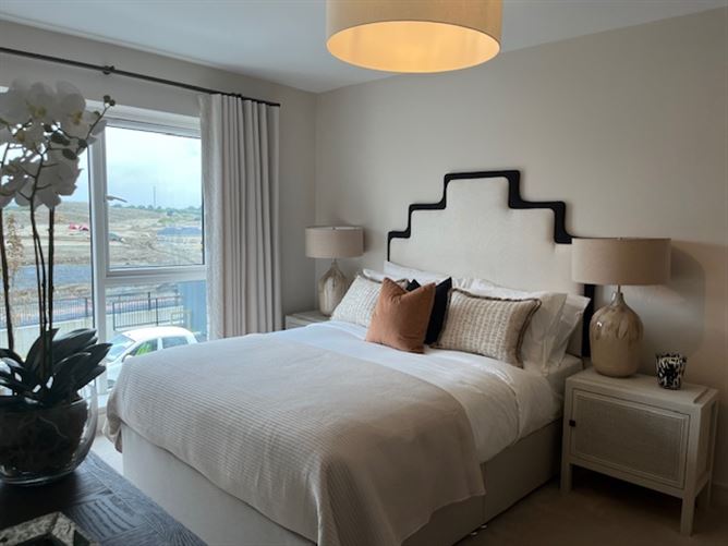 https://photos-a.propertyimages.ie/media/7/9/3/4352397/e10c38b1-c76e-4a7d-85ad-b818cb306104_l.jpg