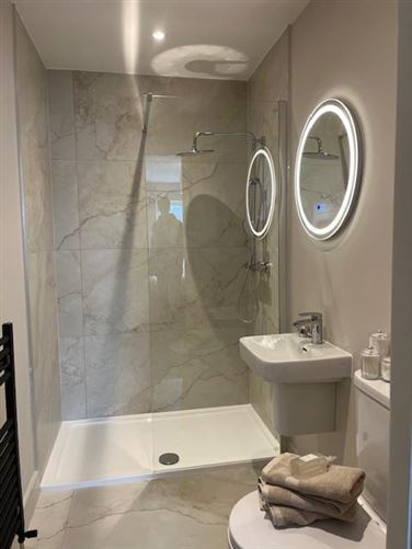 https://photos-a.propertyimages.ie/media/7/9/3/4352397/e10c38b1-c76e-4a7d-85ad-b818cb306104_l.jpg