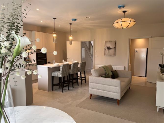 https://photos-a.propertyimages.ie/media/7/9/3/4352397/e10c38b1-c76e-4a7d-85ad-b818cb306104_l.jpg