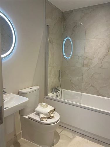 https://photos-a.propertyimages.ie/media/7/9/3/4352397/e10c38b1-c76e-4a7d-85ad-b818cb306104_l.jpg