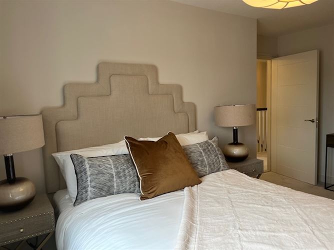 https://photos-a.propertyimages.ie/media/7/9/3/4352397/e10c38b1-c76e-4a7d-85ad-b818cb306104_l.jpg