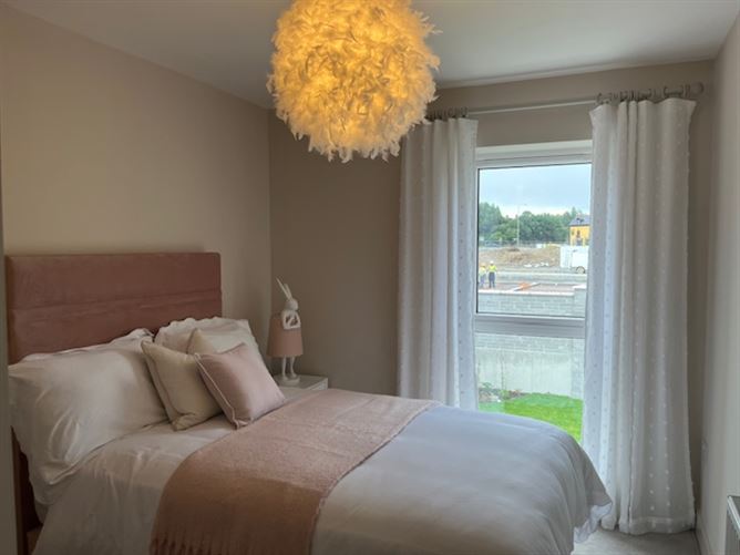 https://photos-a.propertyimages.ie/media/7/9/3/4352397/e10c38b1-c76e-4a7d-85ad-b818cb306104_l.jpg