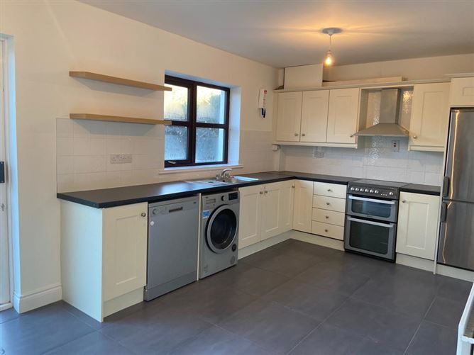 2A Lawn Park, Castlebar, Mayo