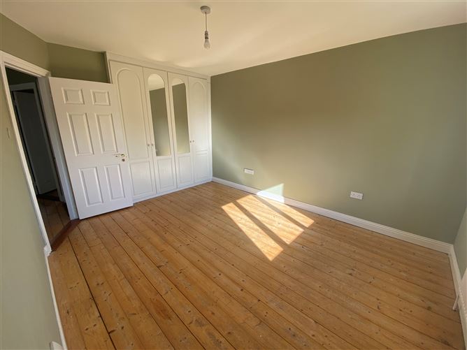 26 woodstown parade, Knocklyon, Dublin 16