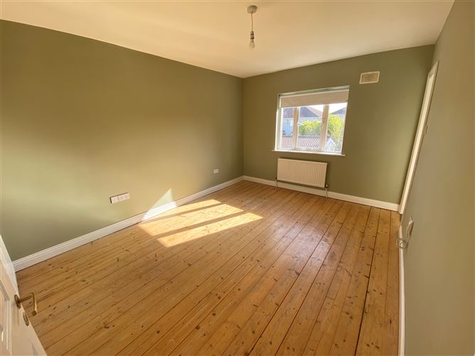 26 woodstown parade, Knocklyon, Dublin 16
