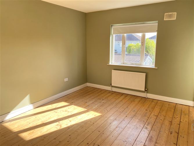 26 woodstown parade, Knocklyon, Dublin 16