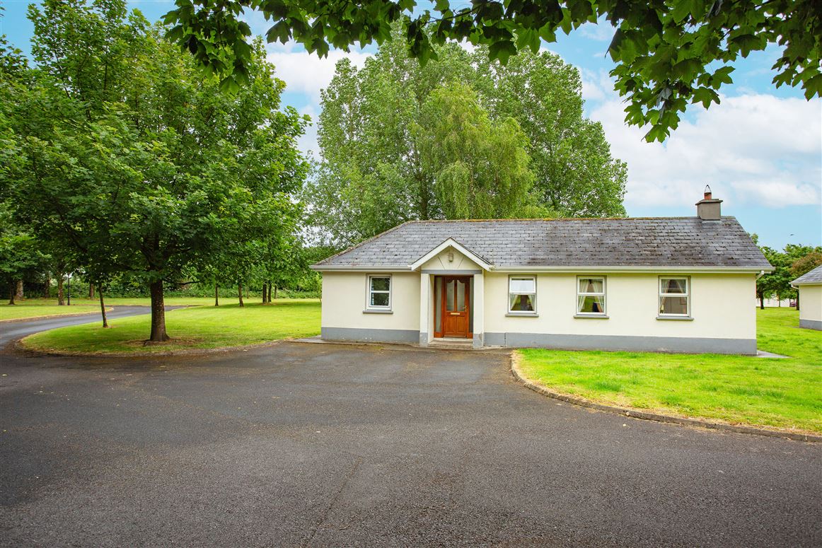 9 Loughstown Holiday Village, Collinstown, Westmeath