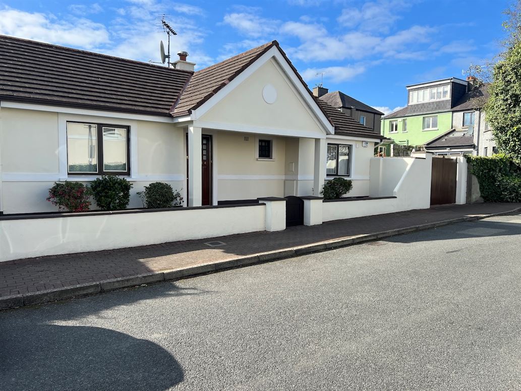 4 Village Gate, Dalkey, Dublin