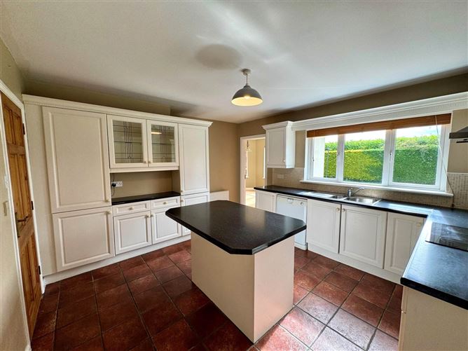 4 Lime Tree Grove, Dualla Road, Cashel, County Tipperary
