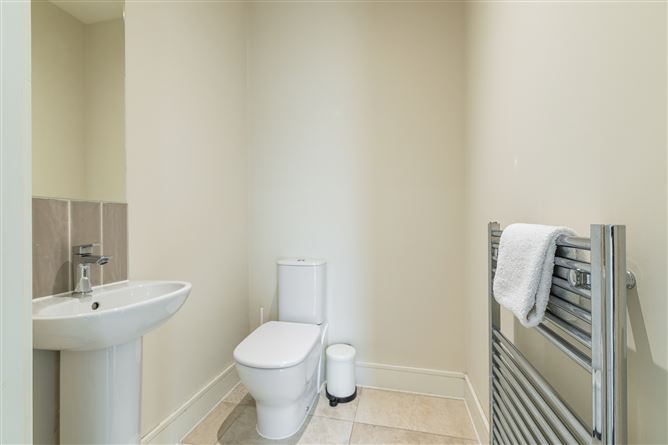 52 Larkfield Heath, Leopardstown, Dublin 18