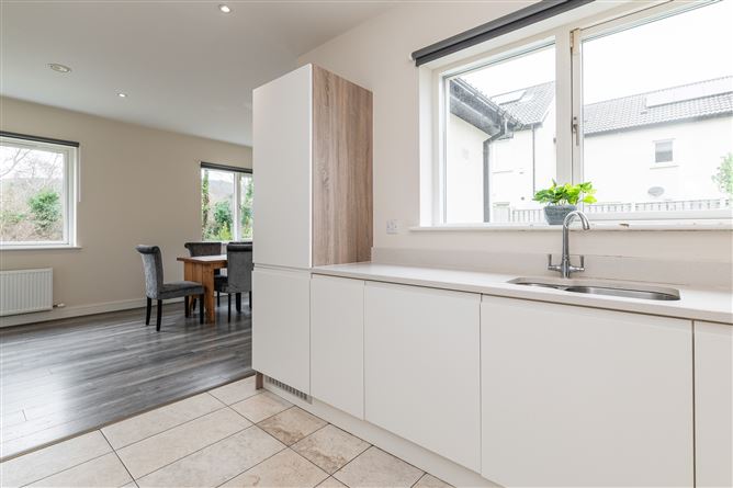 52 Larkfield Heath, Leopardstown, Dublin 18
