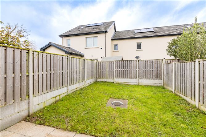 52 Larkfield Heath, Leopardstown, Dublin 18