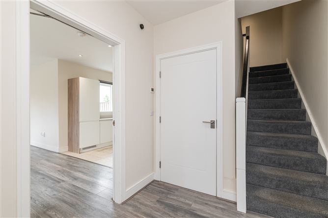 52 Larkfield Heath, Leopardstown, Dublin 18