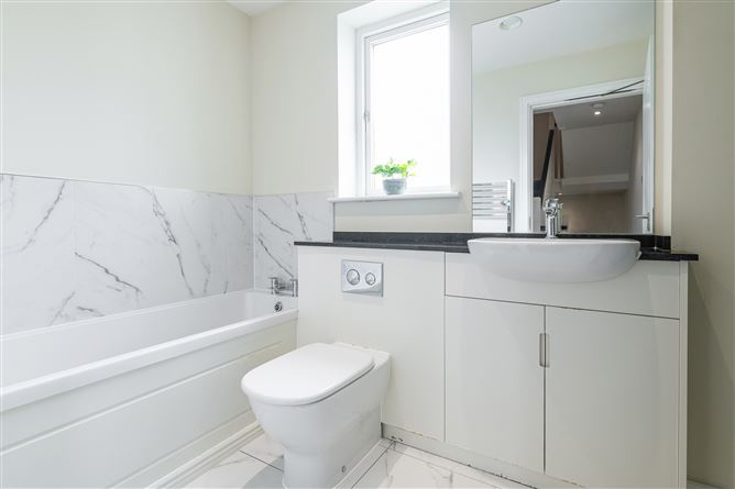 52 Larkfield Heath, Leopardstown, Dublin 18