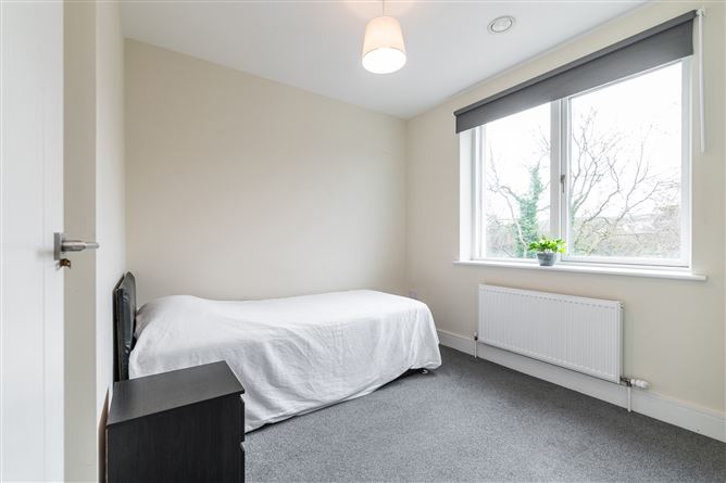 52 Larkfield Heath, Leopardstown, Dublin 18