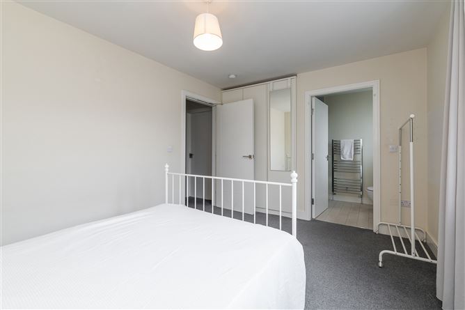 52 Larkfield Heath, Leopardstown, Dublin 18