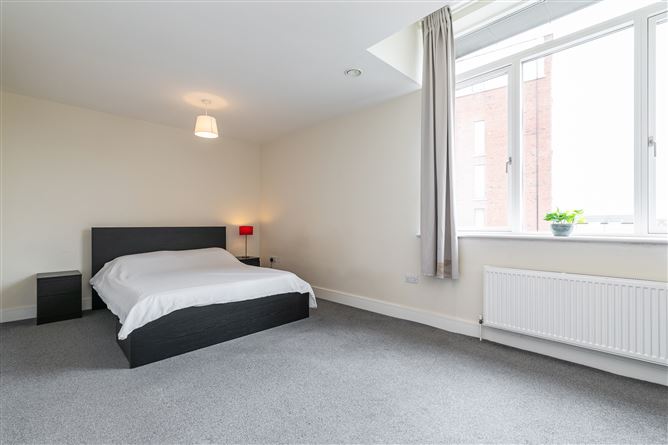 52 Larkfield Heath, Leopardstown, Dublin 18