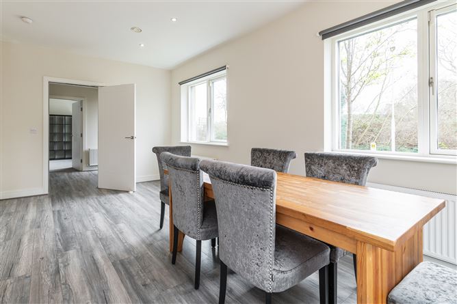 52 Larkfield Heath, Leopardstown, Dublin 18