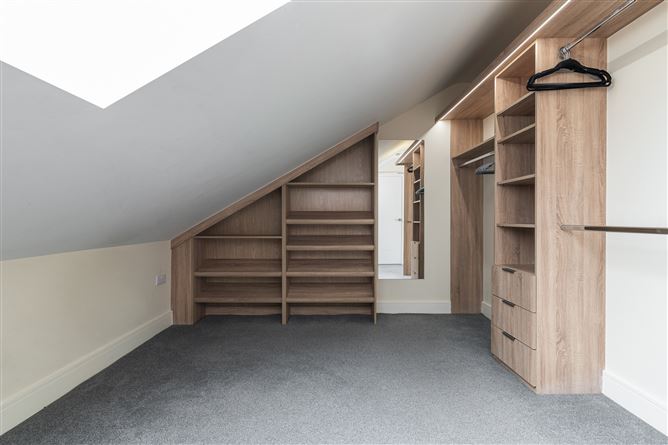 52 Larkfield Heath, Leopardstown, Dublin 18