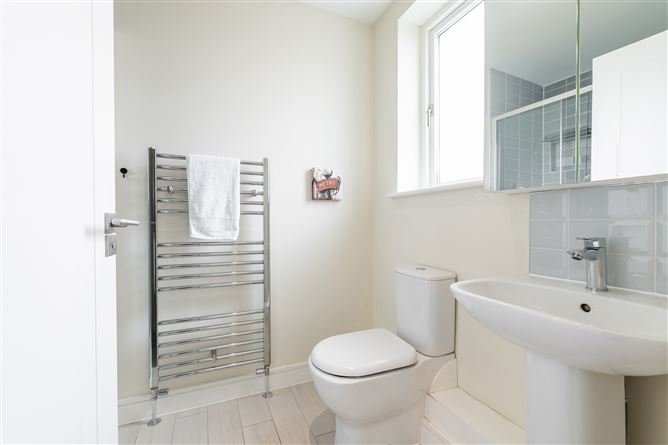 52 Larkfield Heath, Leopardstown, Dublin 18