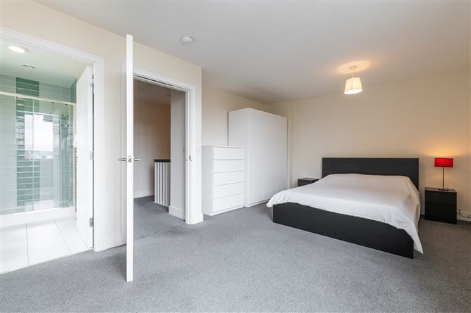 52 Larkfield Heath, Leopardstown, Dublin 18